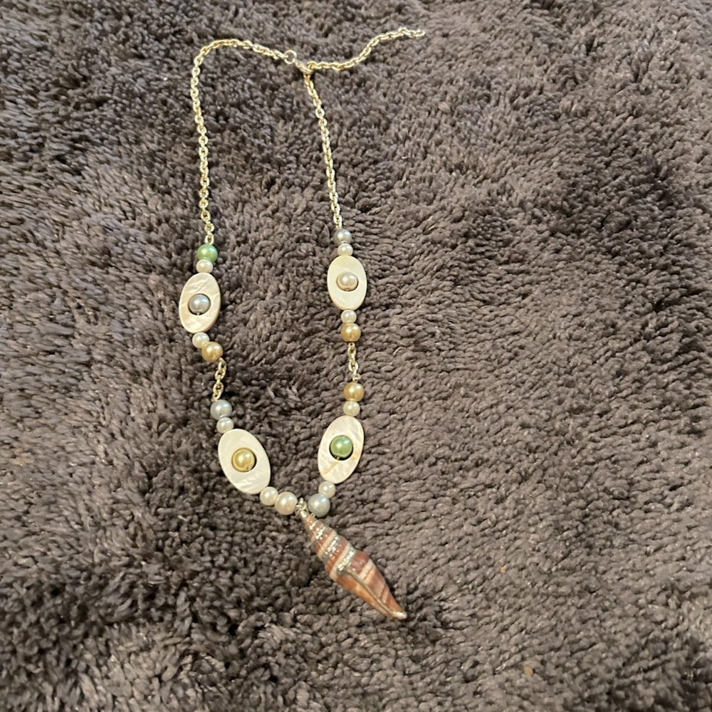 Women’s necklace